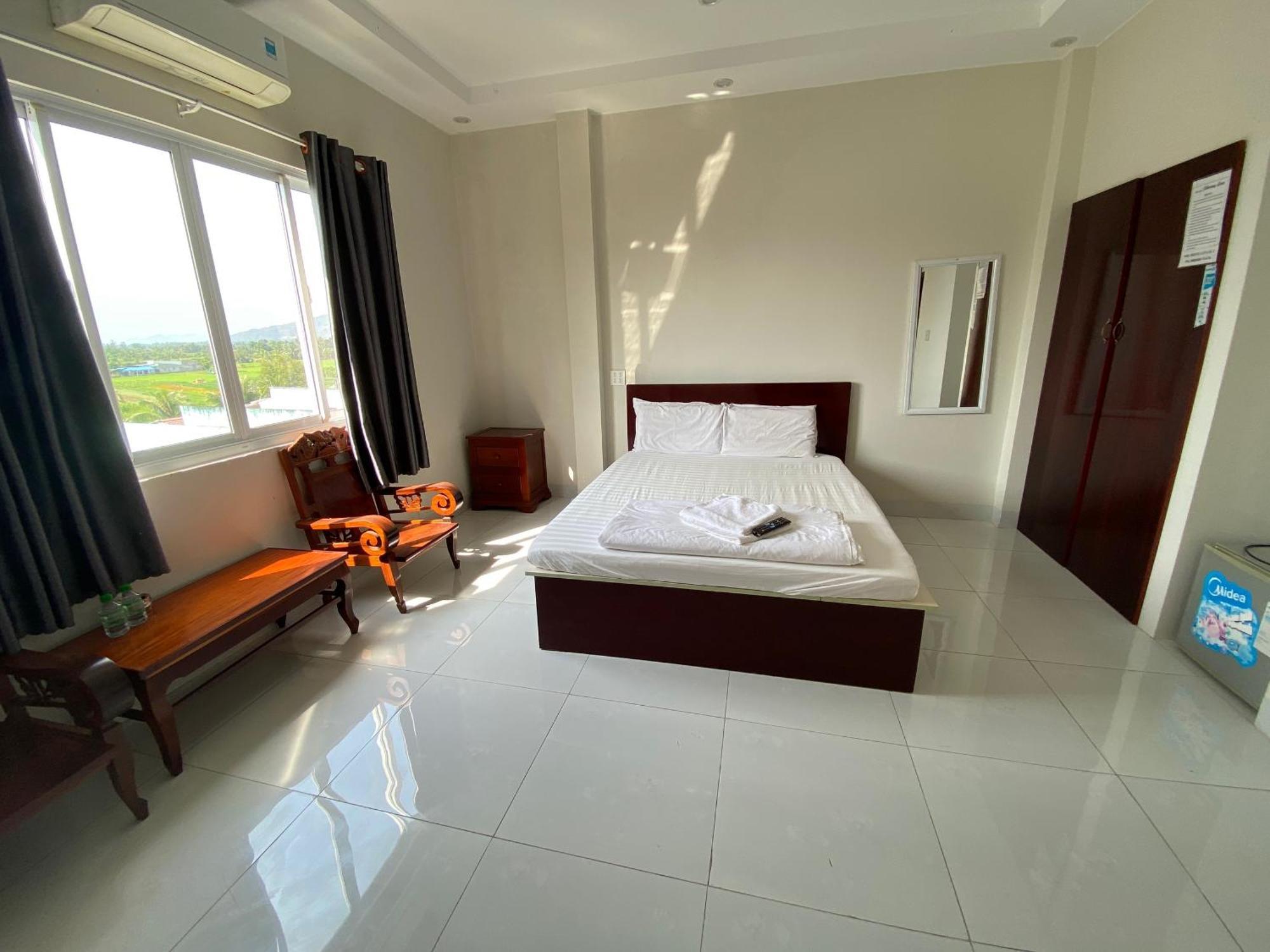 Phong Lan Guesthouse Чау Док Екстериор снимка